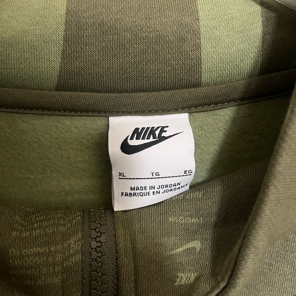 Nike Men's Green Zip-Up Sweater - Picture 3 of 6